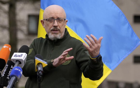 Украины Батлан хамгаалахын сайд огцорно
