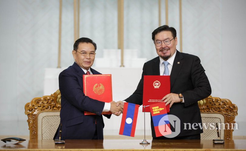 ФОТО: Лаосын Үндэсний ассамблейн дарга Монгол Улсад айчилж байна