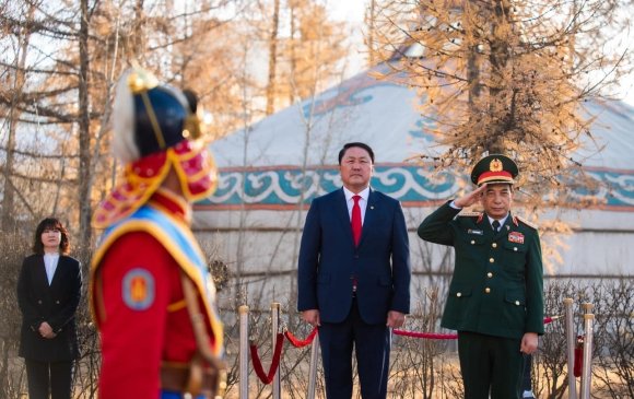 БНСВУ-ын Үндэсний батлан хамгаалахын сайд генерал Монголд айлчилж байна