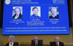 Нобелийн физикийн шагналыг 3 эрдэмтэн хүртлээ