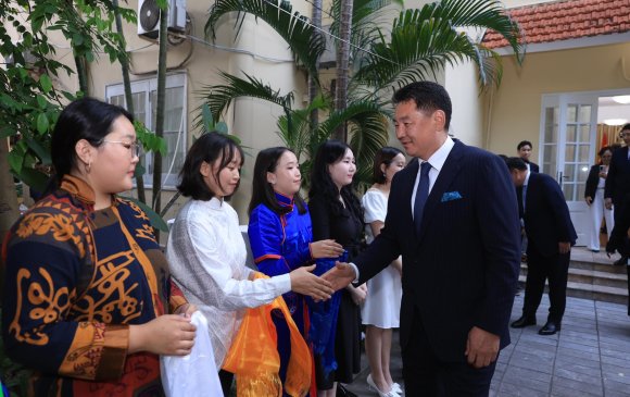 Монгол Улсын Ерөнхийлөгч У.Хүрэлсүх БНСВУ-д суралцаж буй оюутнуудтай уулзлаа