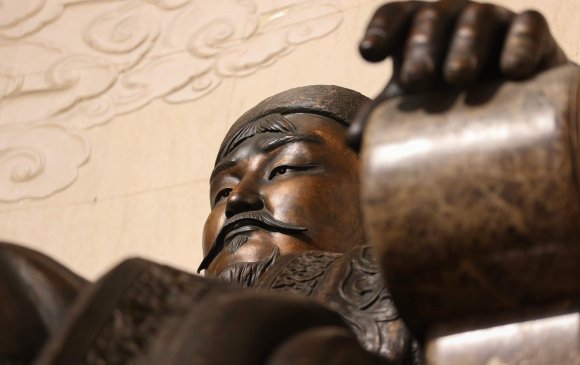 Их эзэн Чингис хааны хөшөөнд хүндэтгэл үзүүлэв