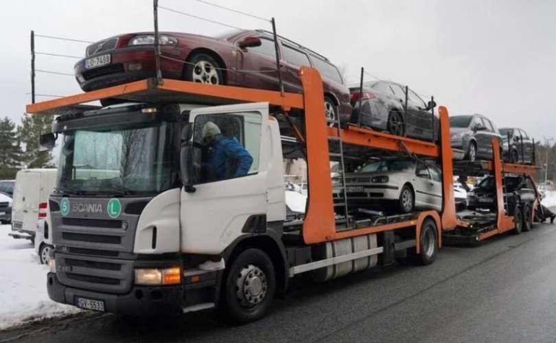Согтуу жолооч нараас хураасан 271 машиныг Украинд илгээв