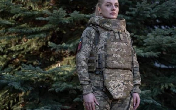 Украин анх удаа эмэгтэй цэргүүдэд зориулсан хантаазыг баталжээ