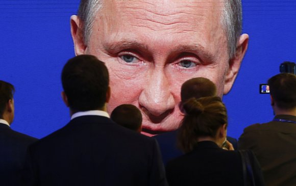 Япон: Путиныг эсэргүүцэгч орос эрд оршин суух тусгай зөвшөөрөл олгожээ