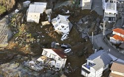 Япон: Нүүлгэн шилжүүлэх байрны нөхцөлөөс болж зарим хүн амиа алджээ