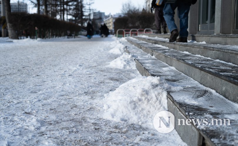 Фото: ААН, байгууллагууд 50 метр зам талбайн цас арилгах үүрэгтэй