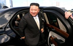 Путин Хойд Солонгосын удирдагчид машин бэлэглэв
