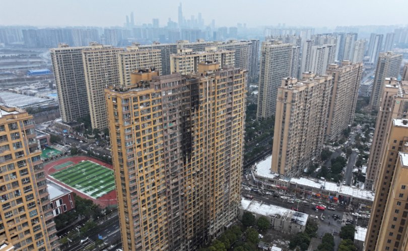 Хятад: Орон сууцны байранд гал гарч, 15 хүн нас барав