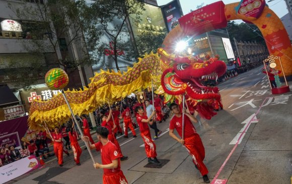 Хонгконг: Цагаан сарын парадад 43000 хүн оролцов