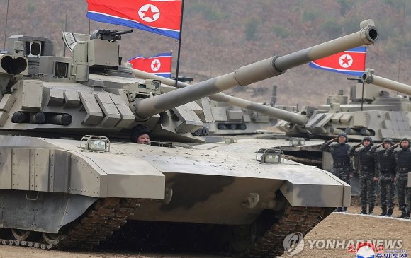 Хойд Солонгос байлдааны шинэ танкаа танилцуулав