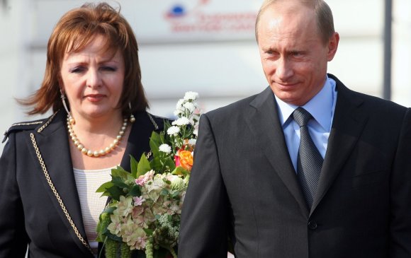 Путины экс эхнэрийн үл хөдлөхийг хууль бусаар хурааж авсан гэв