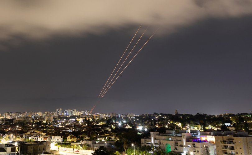 Израиль мэдээллийг шинэчилж, 300 дрон, пуужин харвасан гэлээ