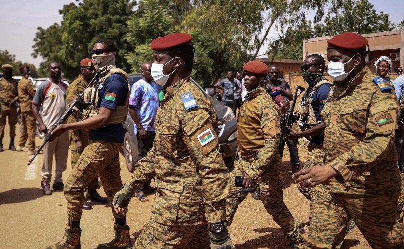 Буркина Фасогийн цэргүүд нэг өдрийн дотор 223 энгийн иргэнийг хөнөөжээ