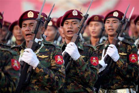 Мьямар залуус цэрэг татлагаас зугтаж байна