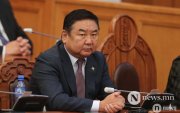 Д.Ганбат: Засгийг тойрсон хэдэн хүн сайхан амьдарч байна гэж хэлээд байна