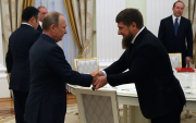 Кадыров илүү олон цэрэг илгээх санал Путинд тавьжээ