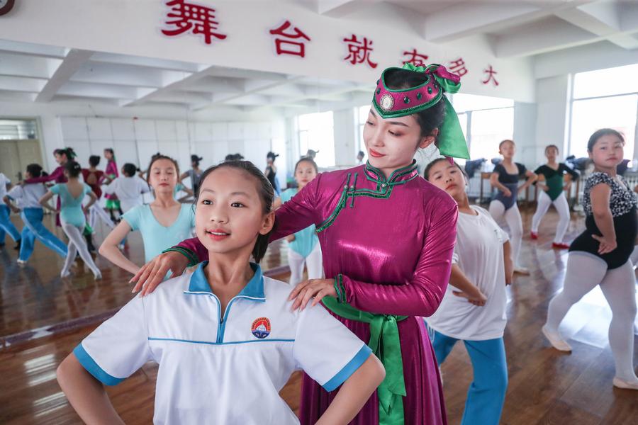 CHINA-LIAONING-FUXIN-ETHNIC CULTURE-LESSONS (CN)