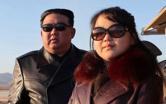 Хойд Солонгост нарны шил зүүвэл хувьсгалын эсэргүү болно