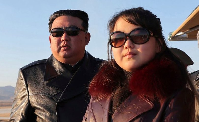 Хойд Солонгост нарны шил зүүвэл хувьсгалын эсэргүү болно