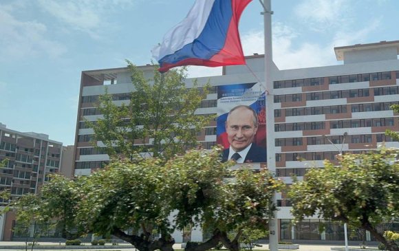 Пёньяны гудамж талбайг Путины зургаар чимжээ