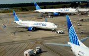 Зорчигчдын бие муудсан тул "United Airlines" онгоцоо цэвэрлэгээнд хамруулна