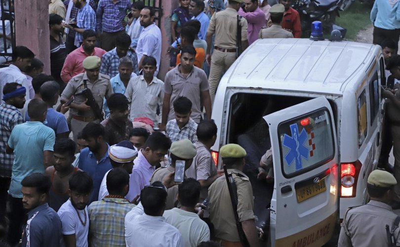 Энэтхэг: Шахцалдсаны улмаас 121 хүн нас барав