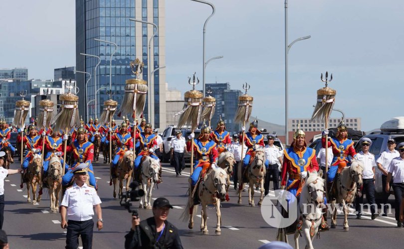 ФОТО: Есөн хөлт цагаан тугийг Төв цэнгэлдэхэд заллаа