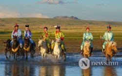 ФОТО: Мөнх цаст Монголын баруун хязгаараар…