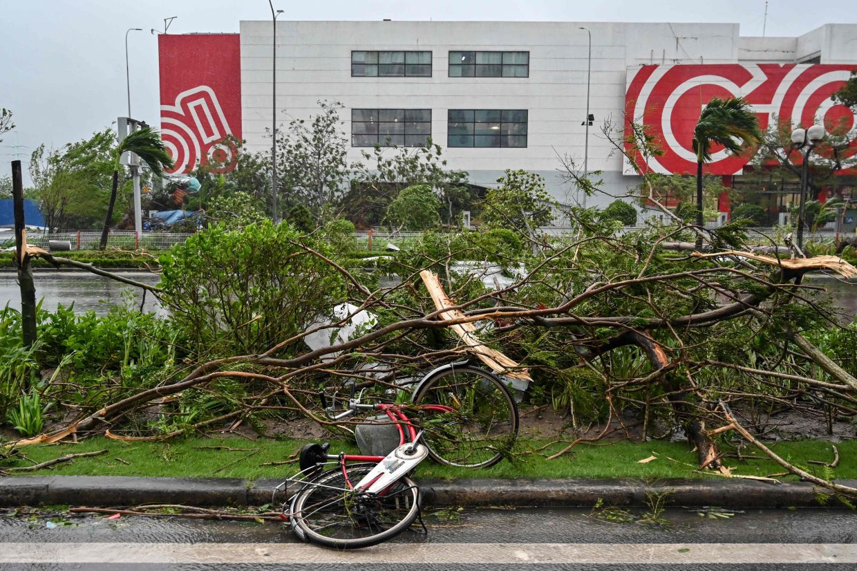 VIETNAM-CHINA-WEATHER-STORM