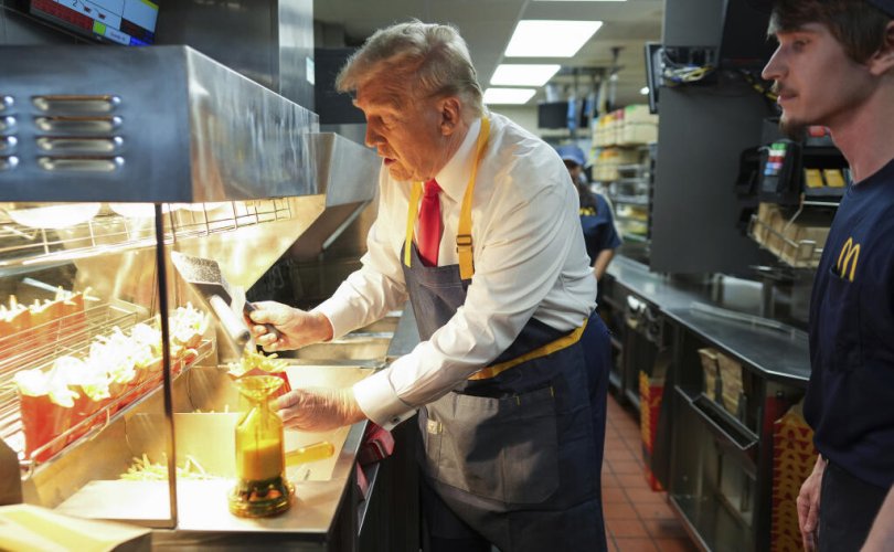 Трамп, Харрис нар "McDonald’s"-ын төлөө өрсөлдөв