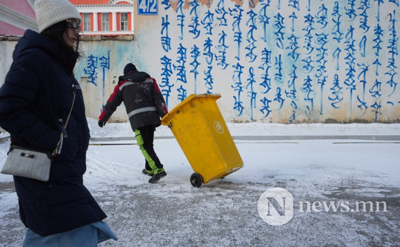 Фото: Халтирч унахгүйг хичээх завгүй нийслэлчүүд