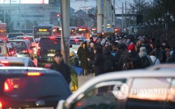 ФОТО СУРВАЛЖЛАГА: Автобусандаа багтдаггүй нийслэлчүүд