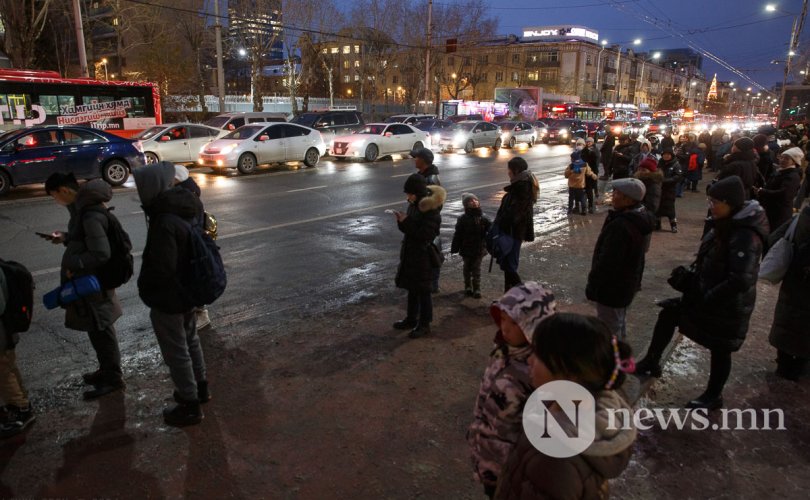 ФОТО: Автобусандаа багтдаггүй нийслэлчүүд