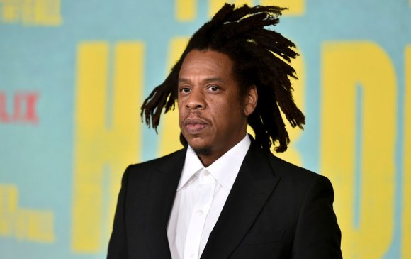 Jay-Z өөрийг нь шүүхэд өгсөн хүний нэрийг ил болгохыг шаарджээ