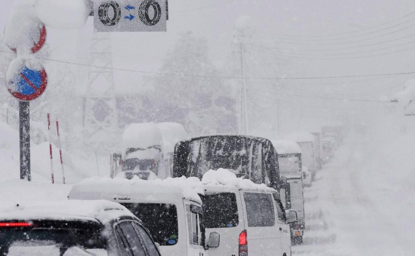 Японд их хэмжээний цас орж буй тул сэрэмжлүүлэг гаргажээ