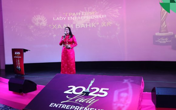 Хаан банкны гүйцэтгэх захирал Р.Мөнхтуяа “Lady enterpreneur”-ээс гран-при шагнал хүртлээ