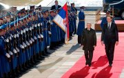 Вучич Ялалтын парадад оролцох эсэхээс Сербийн ирээдүй хамаарна
