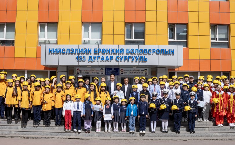 Хүүхдүүдийг зам тээврийн ослоос урьдчилан сэргийлэх зорилгоор хамгаалалтын дуулга тараалаа