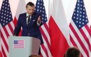Пит Хегсет албан тушаалдаа тэсч үлдэхээргүй байна