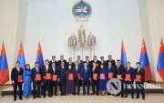 Сайдын суудал горилогчид нойргүй хоножээ