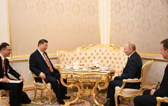 Ши Жиньпин, Путин нар 20 гаруй гэрээ байгуулжээ