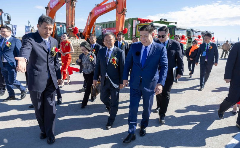 Гашуусухайт-Ганцмод төмөр замын боомтын хил холболтын бүтээн байгуулалтын нээлт болов