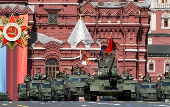 Путины найзууд Ялалтын баяраас татгалзах уу?