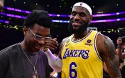 ЛеБрон бага хүүтэйгээ хамт NBA-д тоглохын төлөө гэрээгээ сунгах уу?
