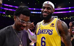 ЛеБрон бага хүүтэйгээ хамт NBA-д тоглохын төлөө гэрээгээ сунгах уу?