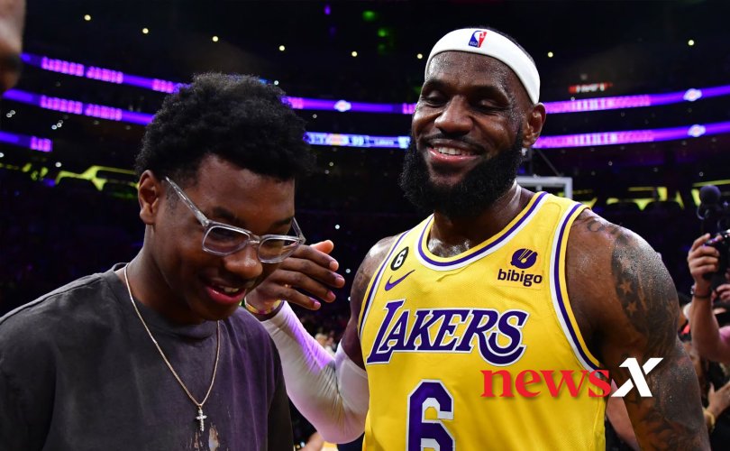 ЛеБрон бага хүүтэйгээ хамт NBA-д тоглохын төлөө гэрээгээ сунгах уу?