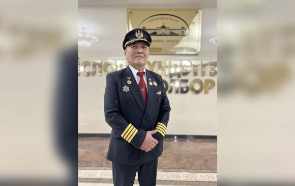 МИАТ компани Хөдөлмөрийн баатар нисгэгчтэй боллоо