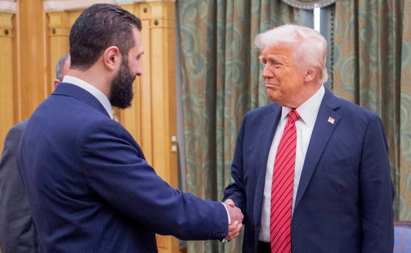 Трамп Сирийн хоригийг албан ёсоор цуцаллаа
