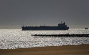 Путины сүүдрийн флотод хориг арга хэмжээ авчээ